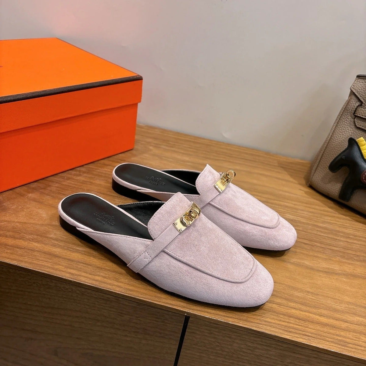 HM 26ss Mule Light Pink Black Suede Calfskin 638484