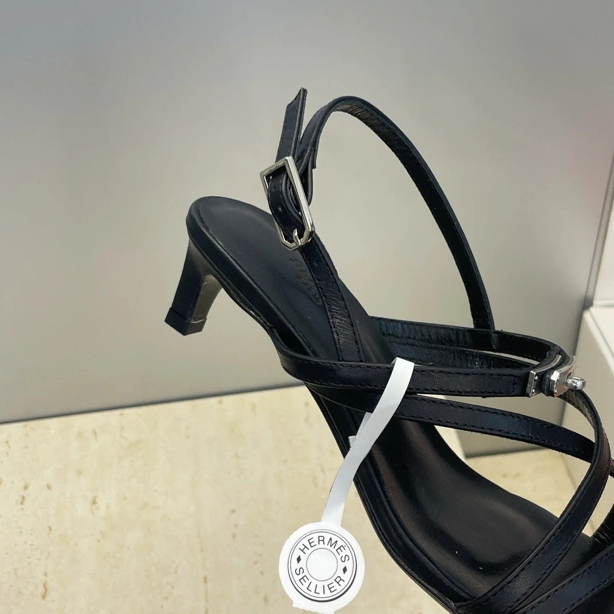 HM 26ss Kelly Sliver Buckle Sandals 40 Black Calfskin 607170