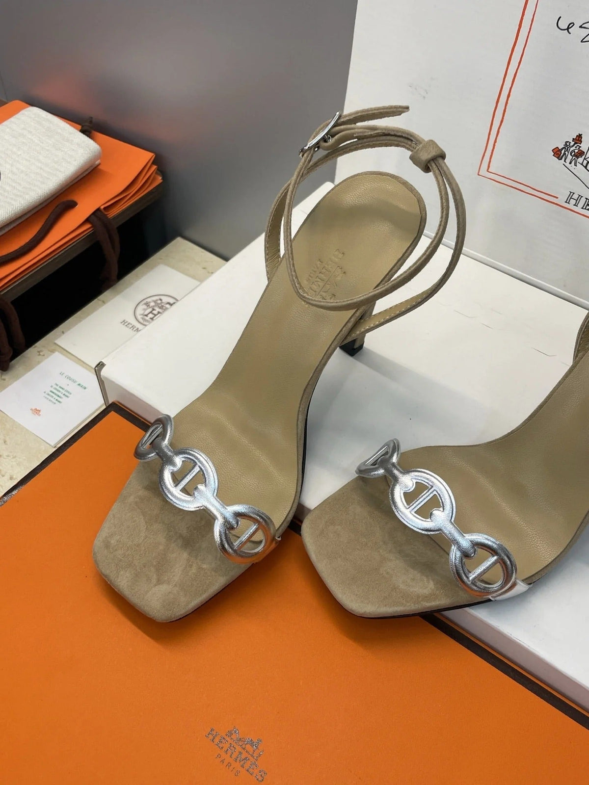 HM 26ss Pig-Nose Sandals 105 Beige Suede Leather 607081