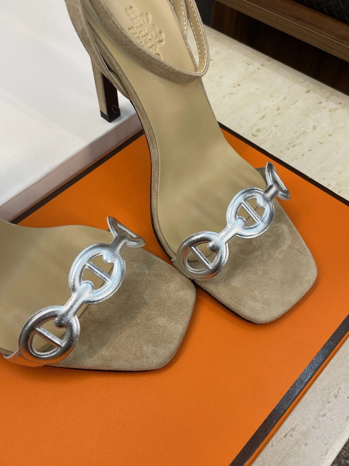 HM 26ss Pig-Nose Sandals 105 Beige Suede Leather 607081