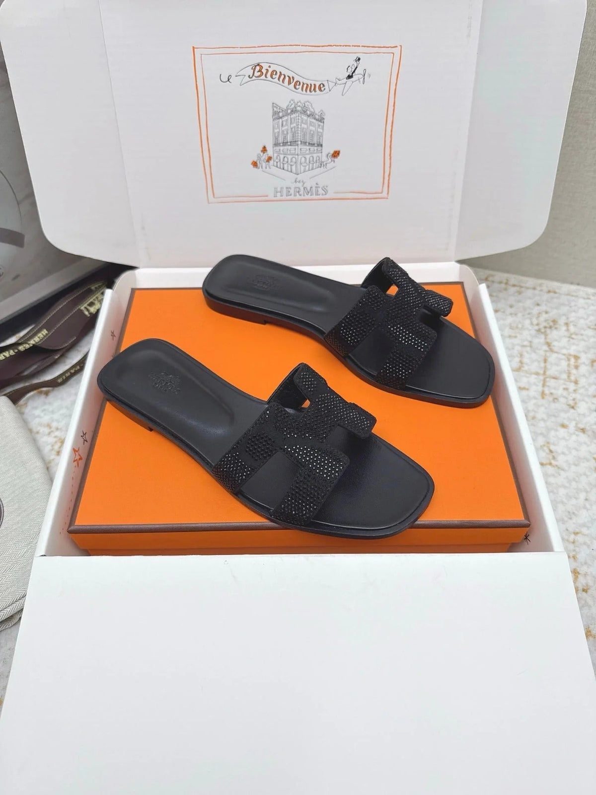 HM 26ss Oran Sandals Black Rhinestone Cowhide 625241