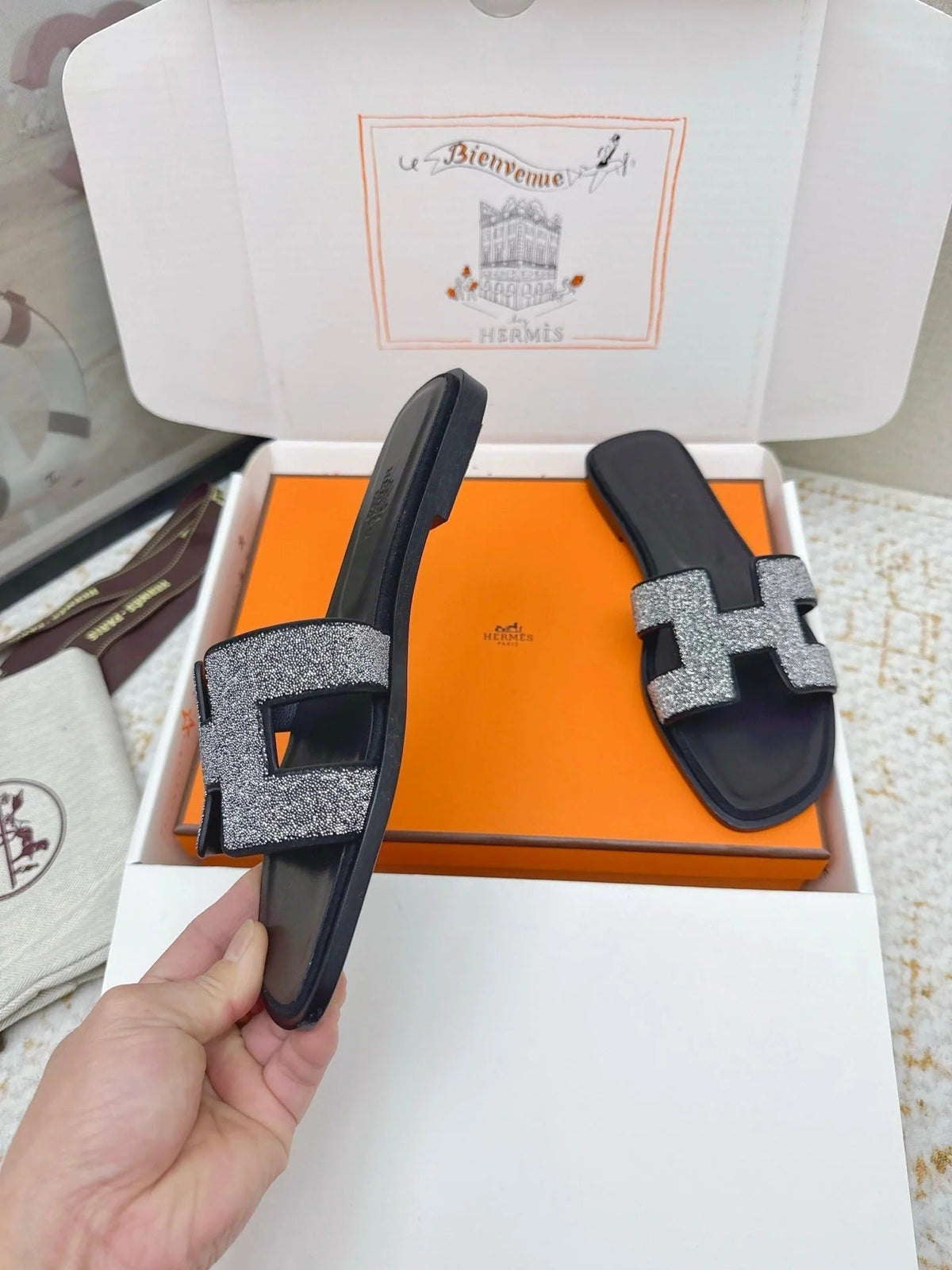 HM 26ss Oran Sandals Black Rhinestone Cowhide 625260